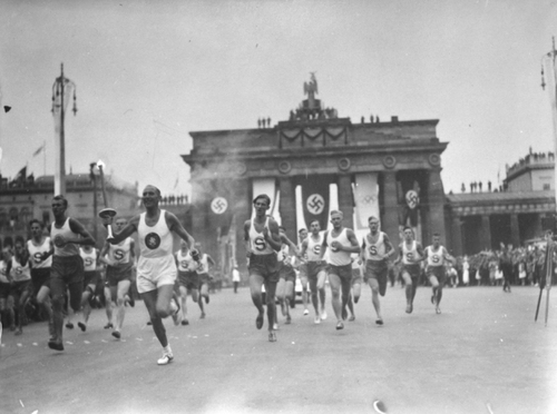 La antorcha olímpica, corriendo en Berlín